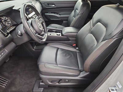 2023 Nissan Pathfinder SL 4WD