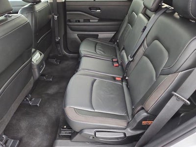 2023 Nissan Pathfinder SL 4WD