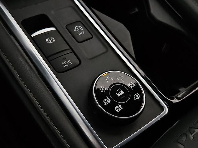 2023 Nissan Pathfinder SL 4WD