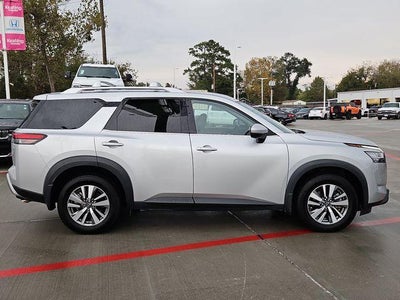2023 Nissan Pathfinder SL 4WD